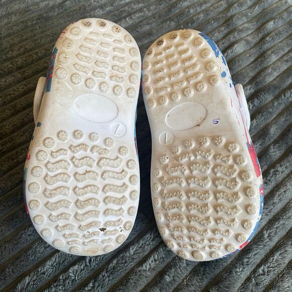 Berkley Jensen Faux Fur Lined Clogs Baby Size 7 White Blue Star Splatter - Picture 5 of 7